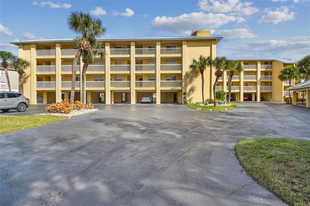 1125 PINELLAS BAYWAY S # 302, TIERRA VERDE, FL 33715