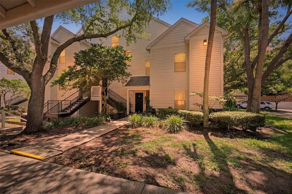 3274 HAVILAND COURT # 201, PALM HARBOR, FL 34684