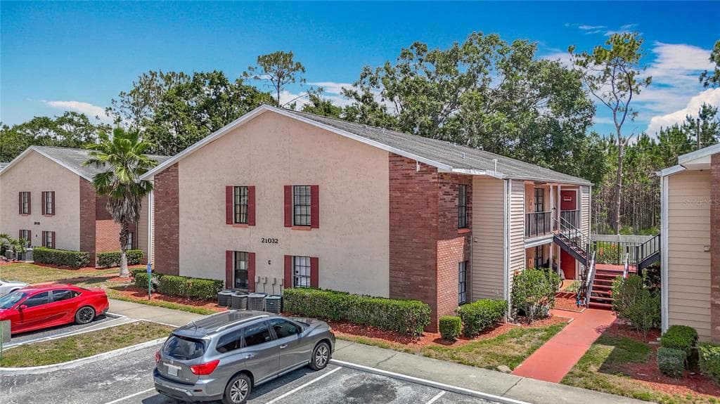 21032 VOYAGER BLVD # 8, LAND O LAKES, FL 34638