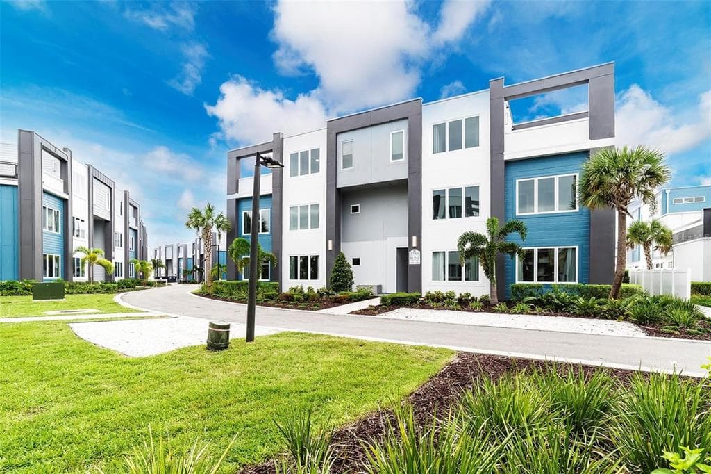 7740 SANDY RIDGE DRIVE # 241 BLDG 44, REUNION, FL 34747