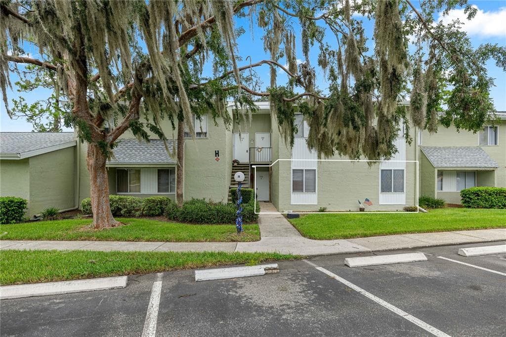 568 FAIRWAYS CIRCLE # A, OCALA, FL 34472