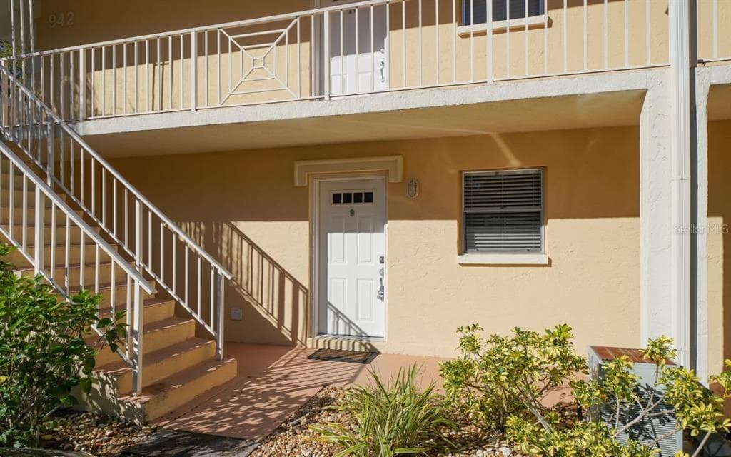 942 LA COSTA CIRCLE # 9, SARASOTA, FL 34237