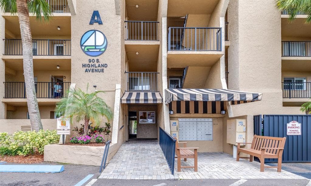90 S HIGHLAND AVENUE # 110, TARPON SPRINGS, FL 34689