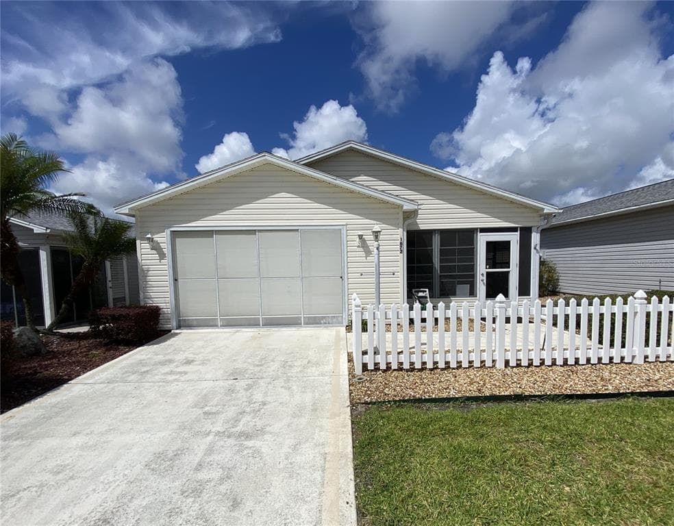 1672 DURAN DRIVE, THE VILLAGES, FL 32162