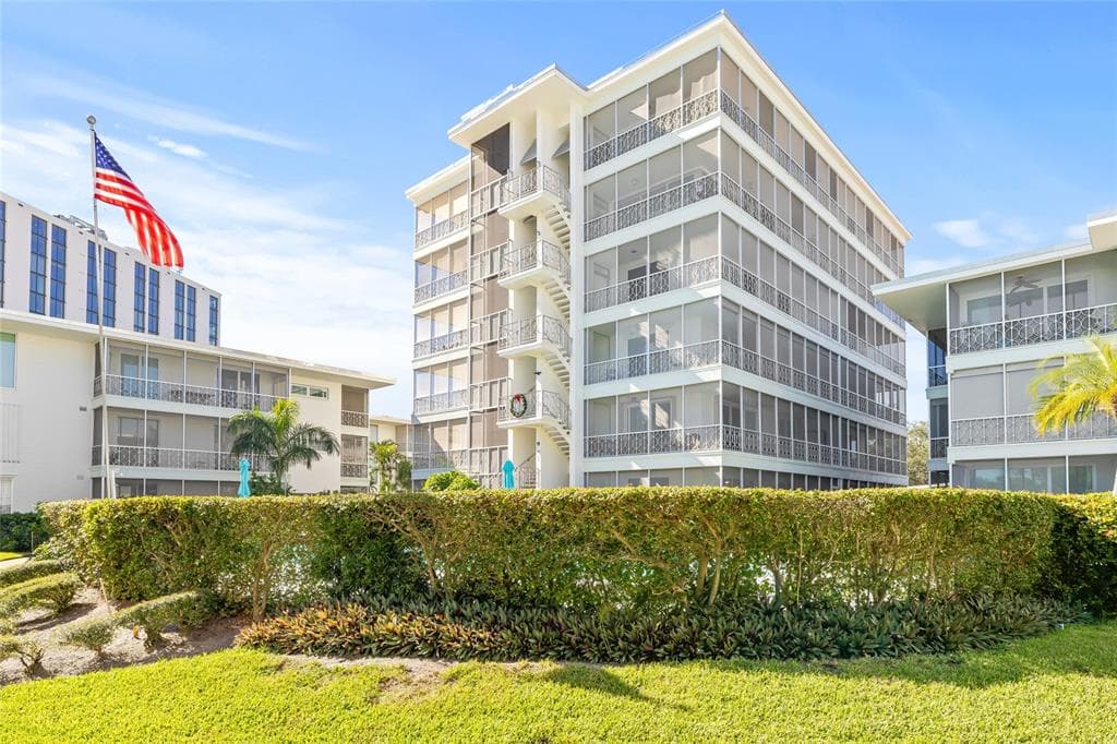 1012 N SHORE DRIVE NE # 14, ST PETERSBURG, FL 33701