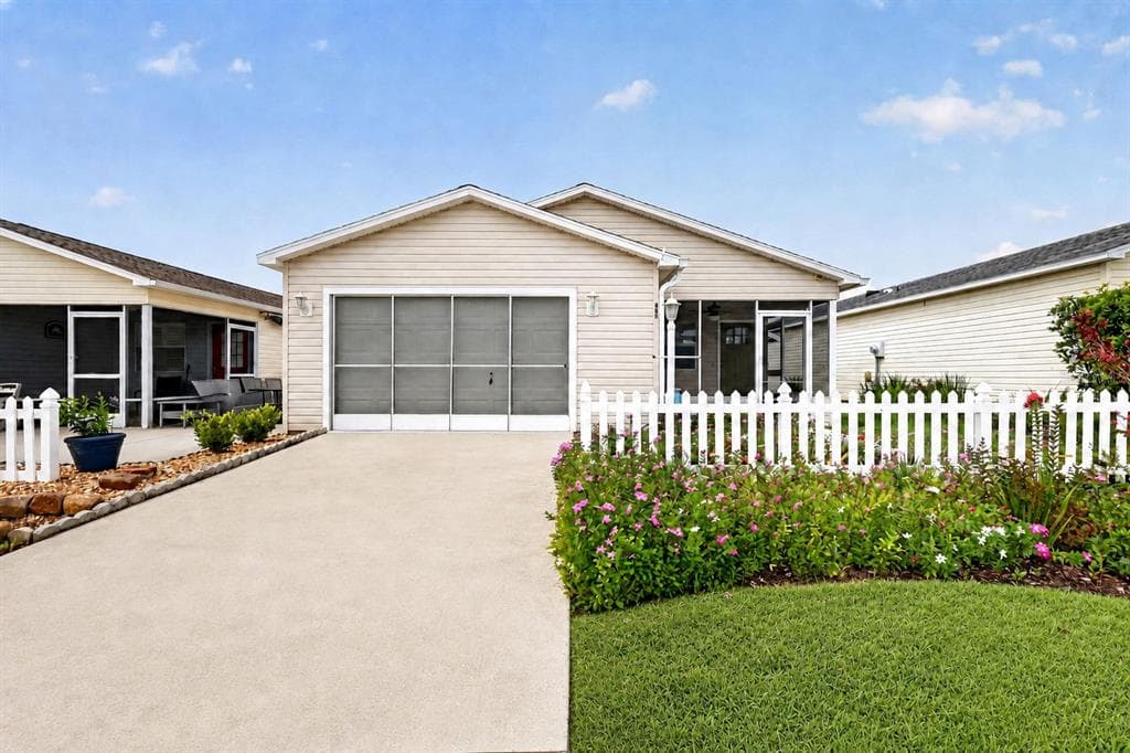 483 HILDALGO DRIVE, LADY LAKE, FL 32159