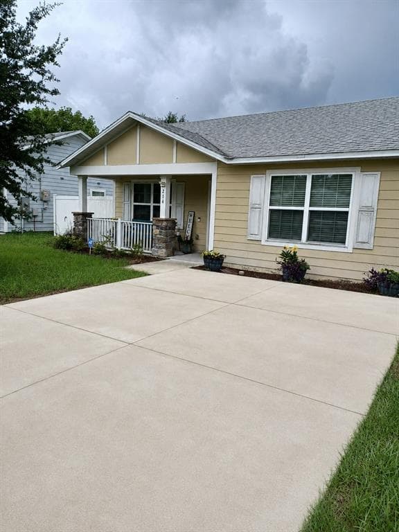 214 W ELLA J GILMORE STREET, APOPKA, FL 32703