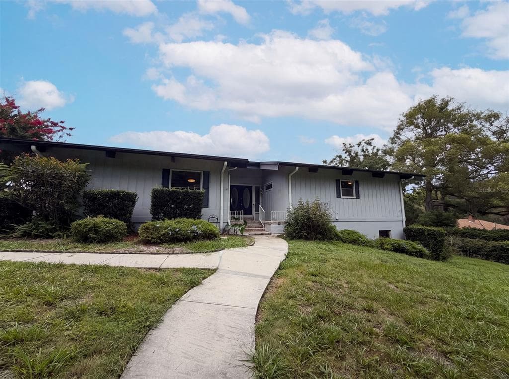 925 PARK PLACE, DELAND, FL 32720