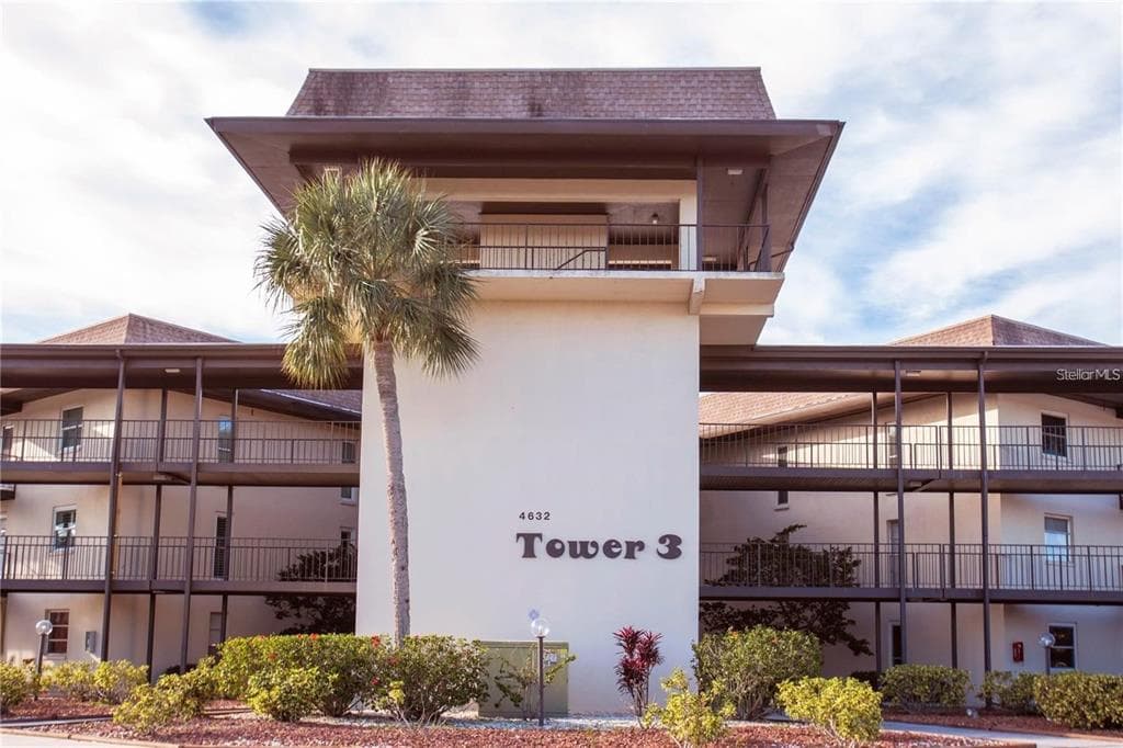 4632 MARINE PARKWAY # 201, NEW PORT RICHEY, FL 34652