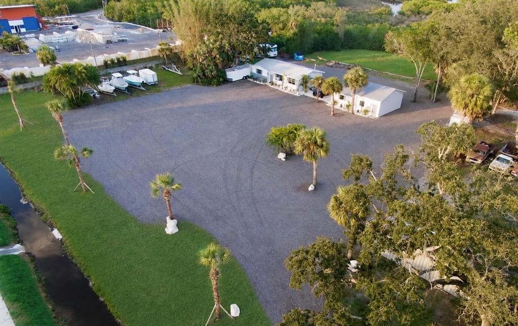 1322 N PINELLAS AVENUE, TARPON SPRINGS, FL 34689