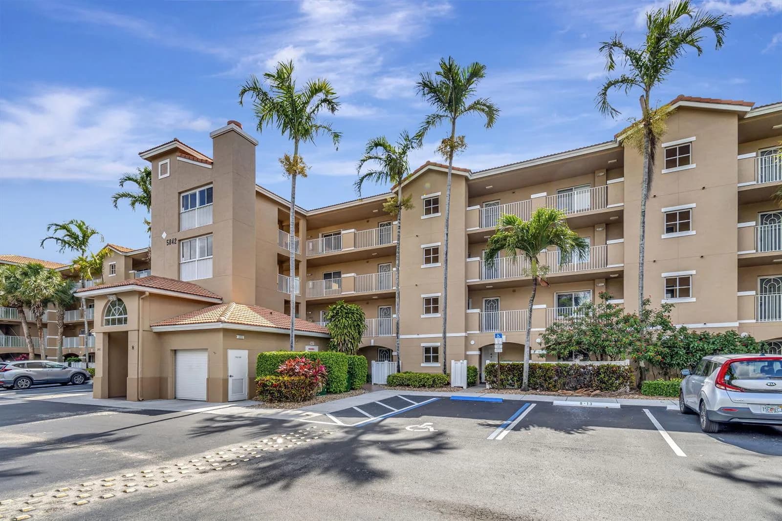5842 Crystal Shores Drive # 105, Boynton Beach, FL 33437