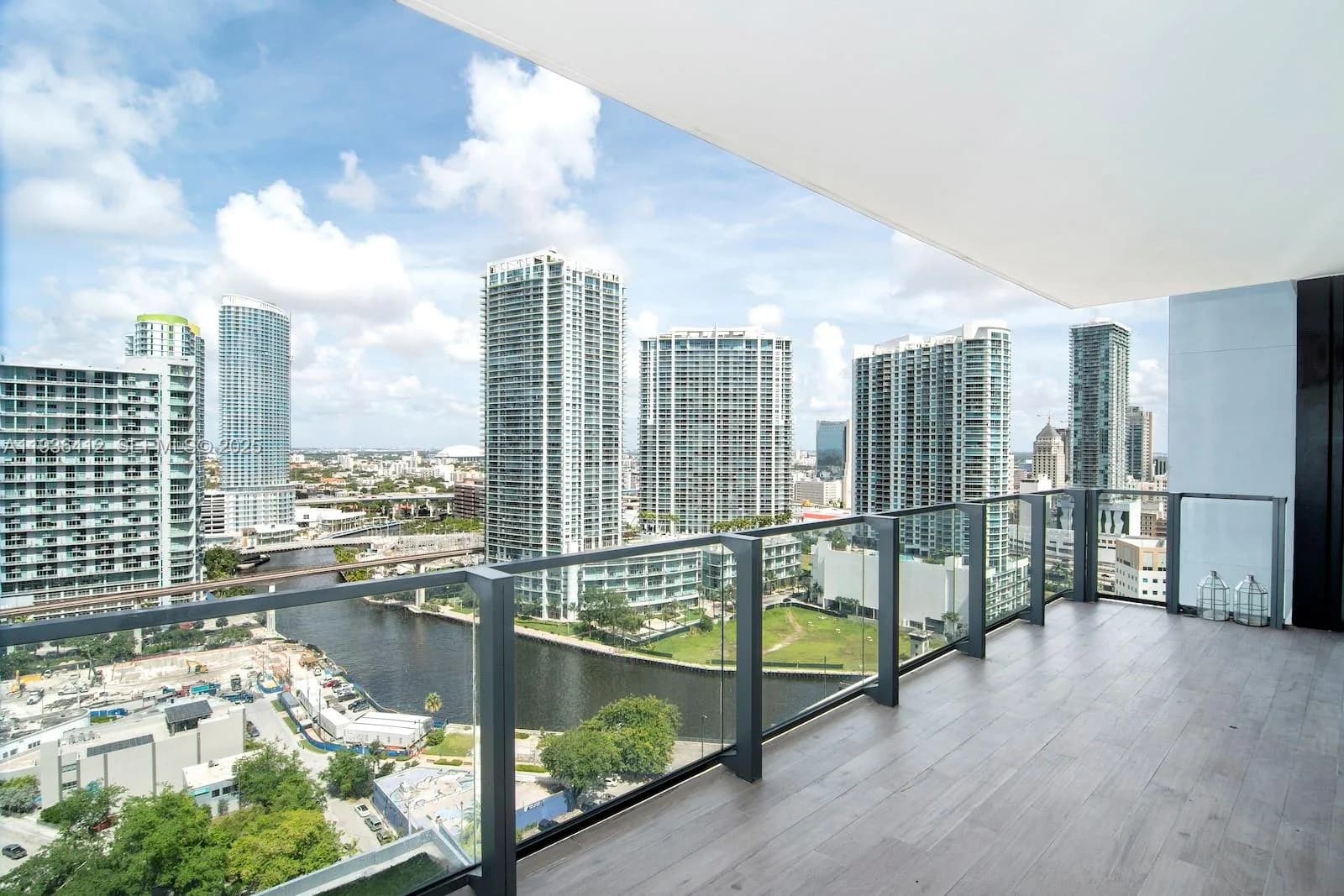 68 SE 6th St # 2010, Miami, FL 33131