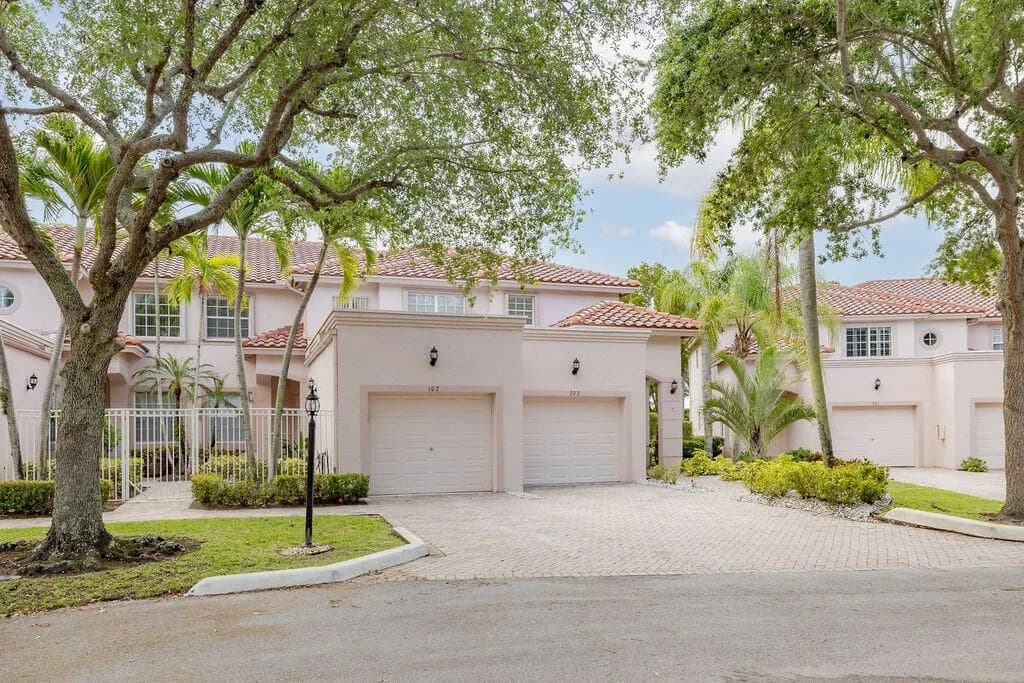 8050 Aberdeen Drive # 202, Boynton Beach, FL 33472