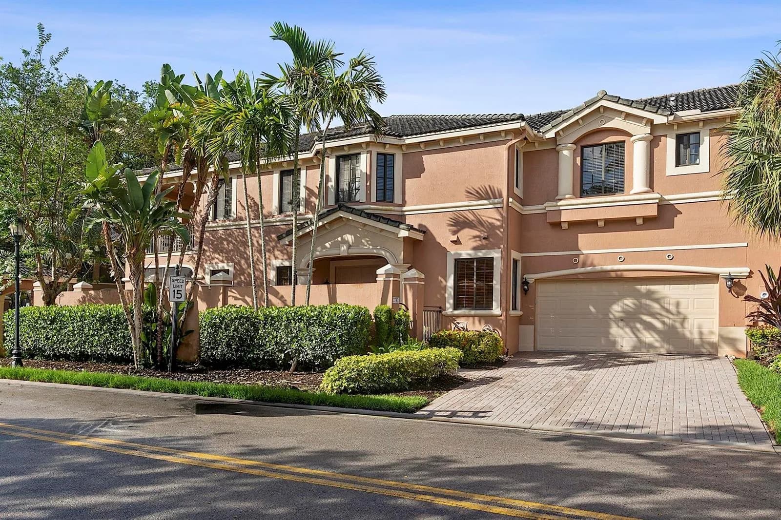 2742 Kinsington Circle, Weston, FL 33332