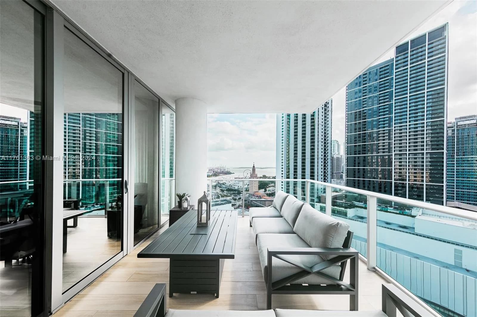 851 NE 1st Ave # 2111, Miami, FL 33132