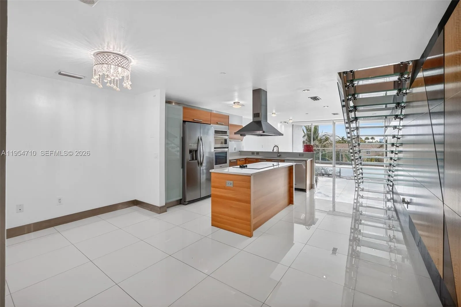 2950 NE 188th St # 302, Aventura, FL 33180
