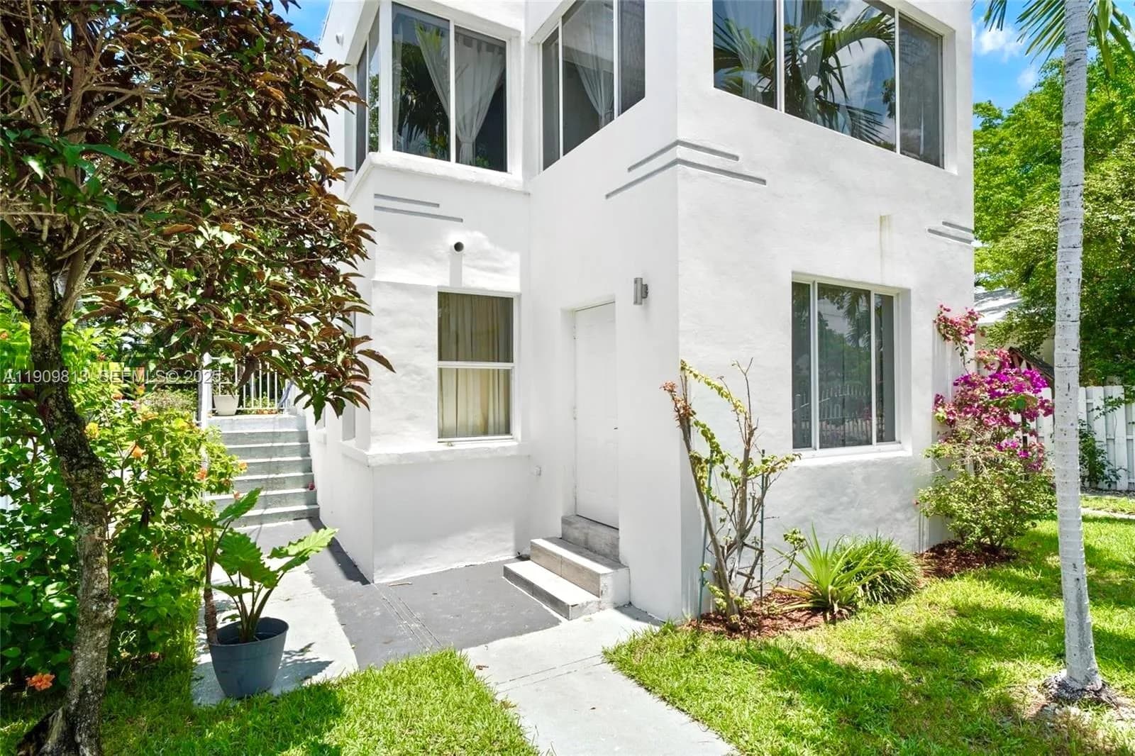 555 NE 70th St, Miami, FL 33138