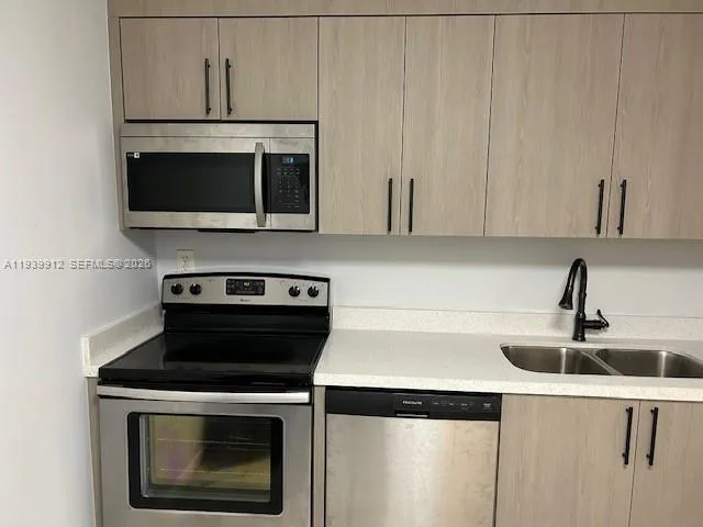 5100 SW 41st St # 329, Pembroke Park, FL 33023