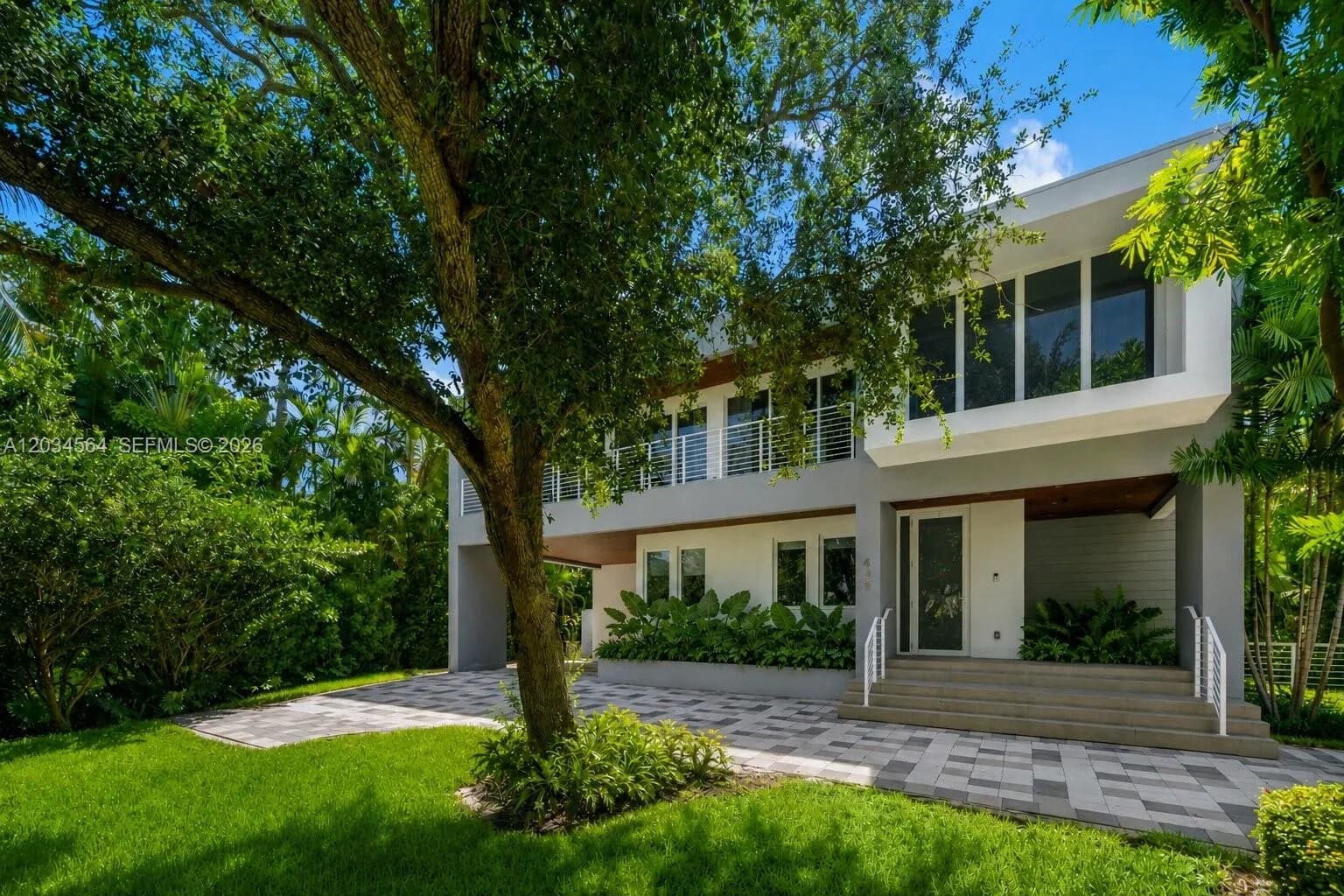425 Harbor Dr, Key Biscayne, FL 33149