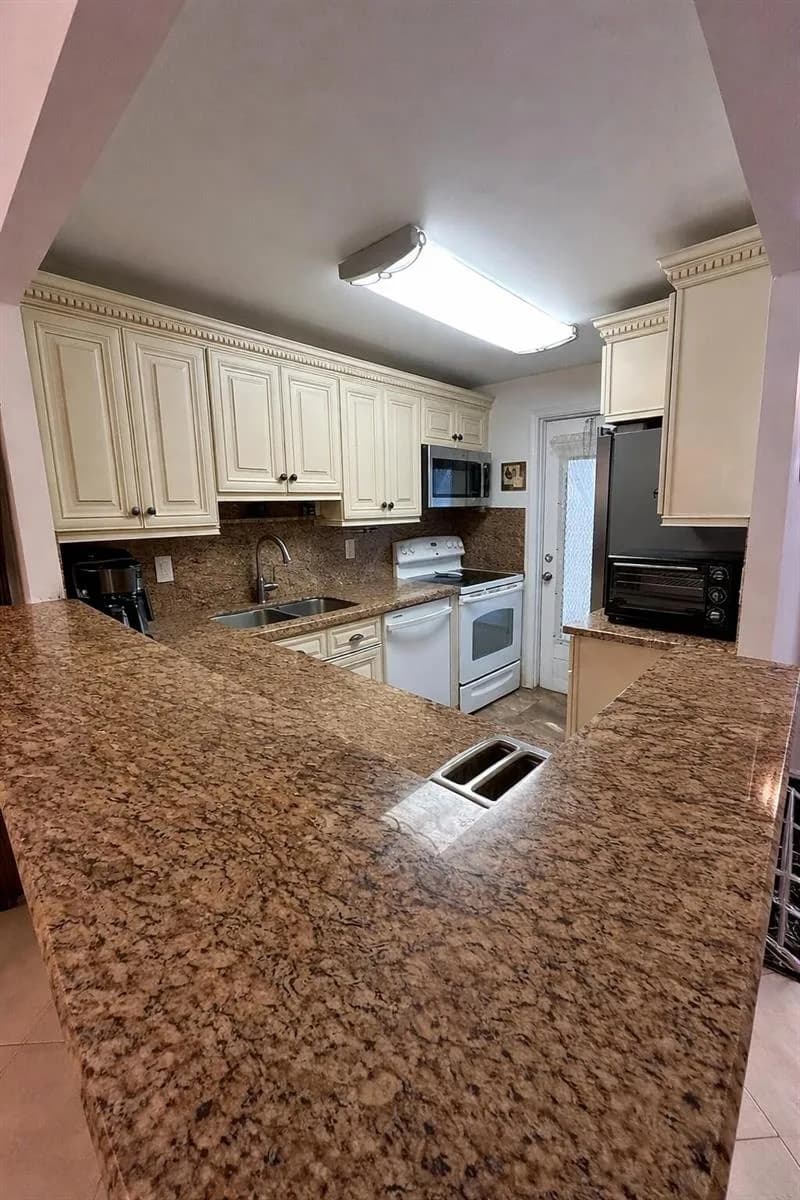 400 SE 10th Street # 202, Deerfield Beach, FL 33441