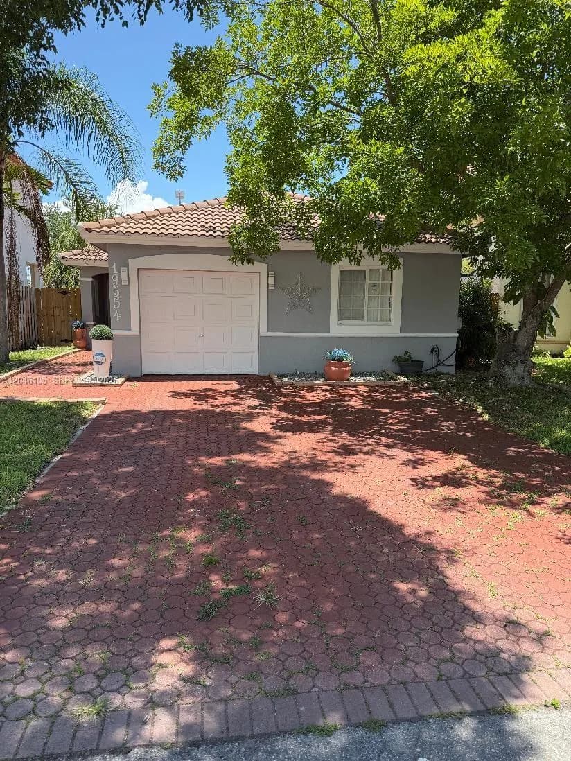19554 NW 79th Pl, Hialeah, FL 33015