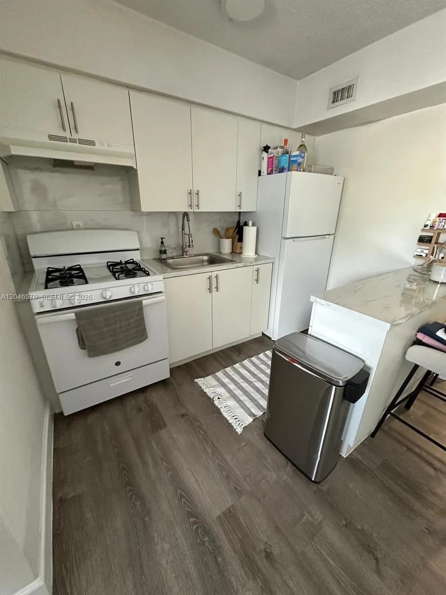 6805 SW 88th St # 8, Pinecrest, FL 33156