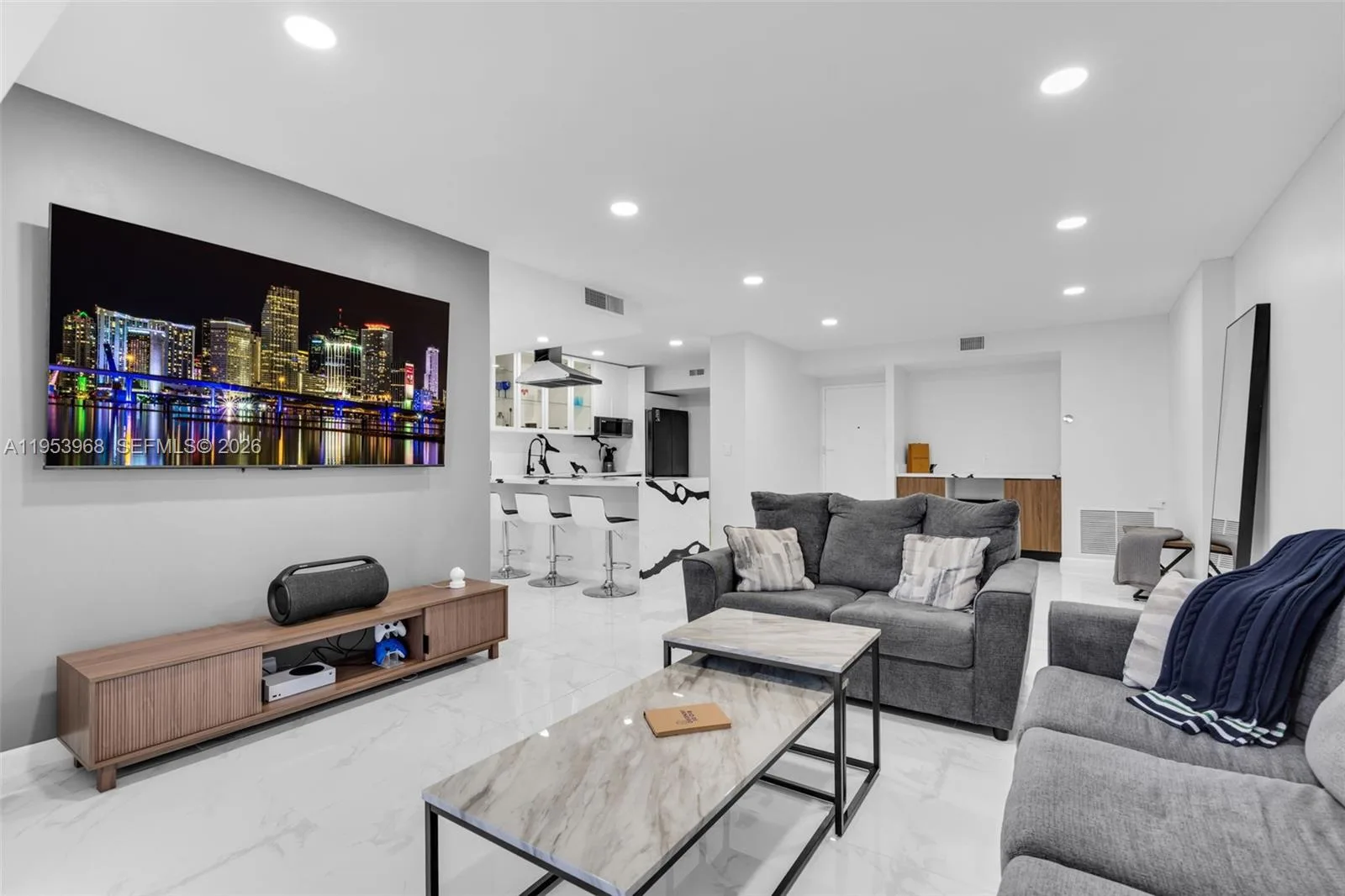 3800 Hillcrest Dr # 203, Hollywood, FL 33021