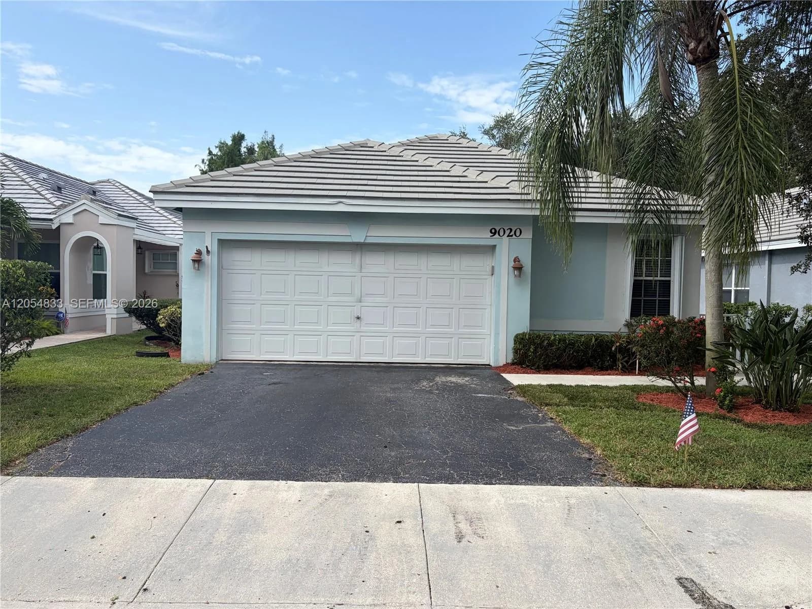 9020 N Lake Park Cir N, Davie, FL 33328