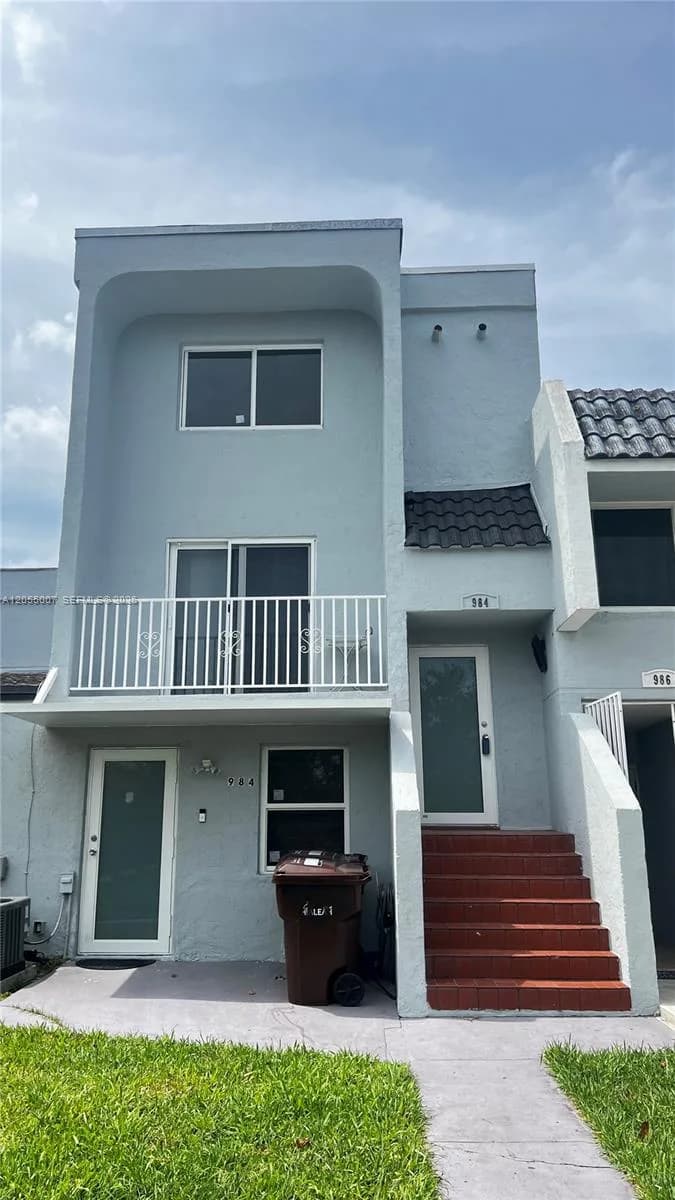 984 W 40th St # 2, Hialeah, FL 33012