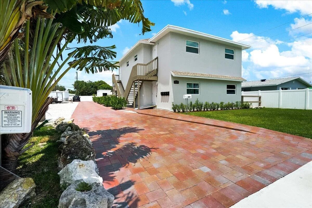 305 Cypress Drive E # 1,2,3,4,5, Lake Park, FL 33403