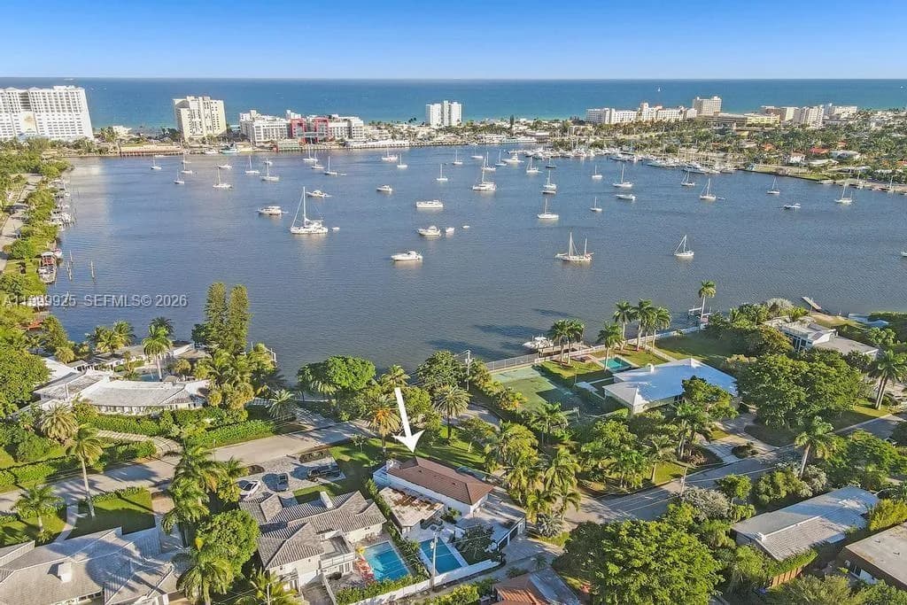 911 N Northlake Dr, Hollywood, FL 33019