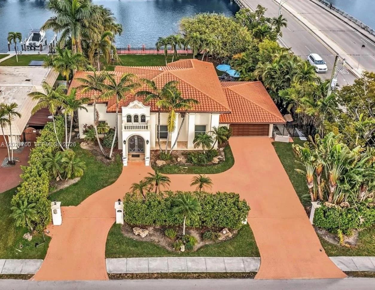 900 Diplomat Pkwy, Hallandale Beach, FL 33009