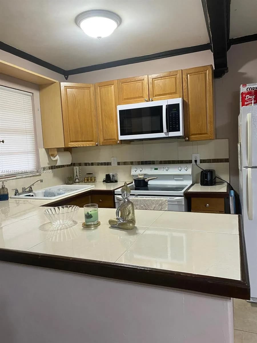 4050 NW 135th St # 20-1, Opa-Locka, FL 33054