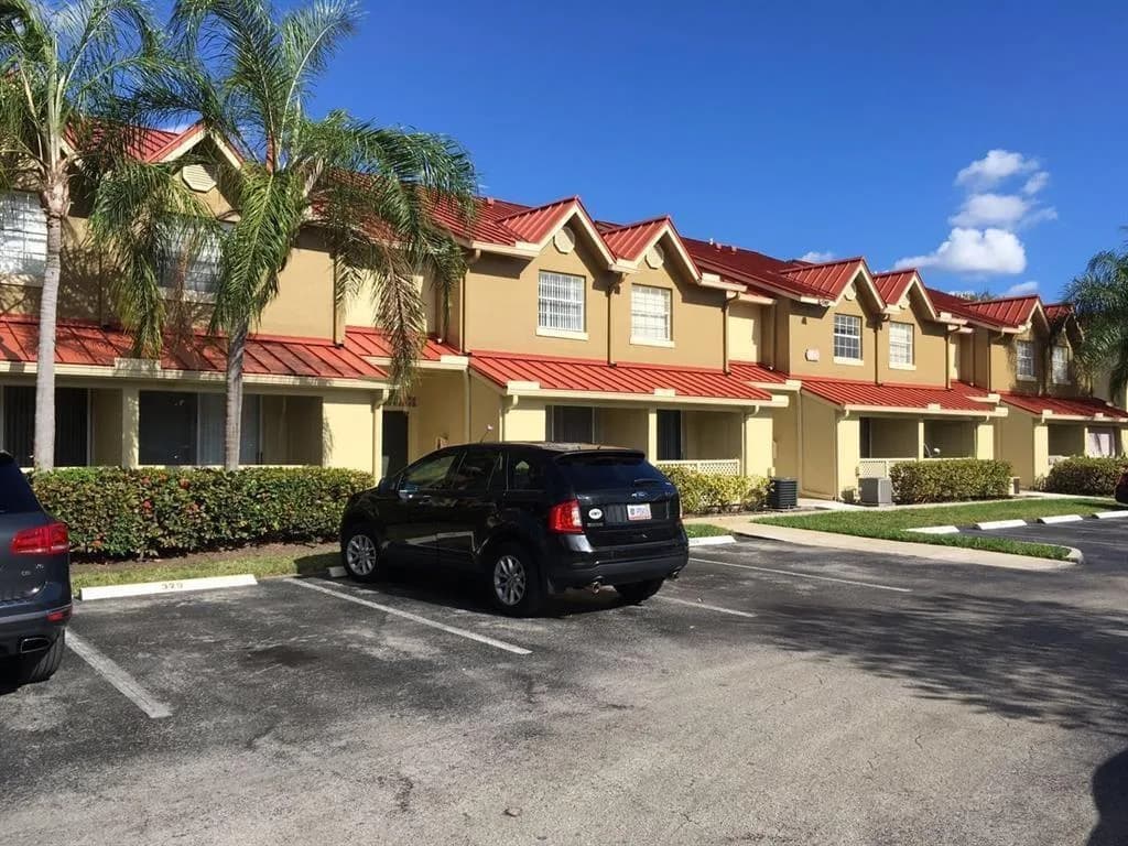 18340 NW 68th Avenue # F, Hialeah, FL 33015