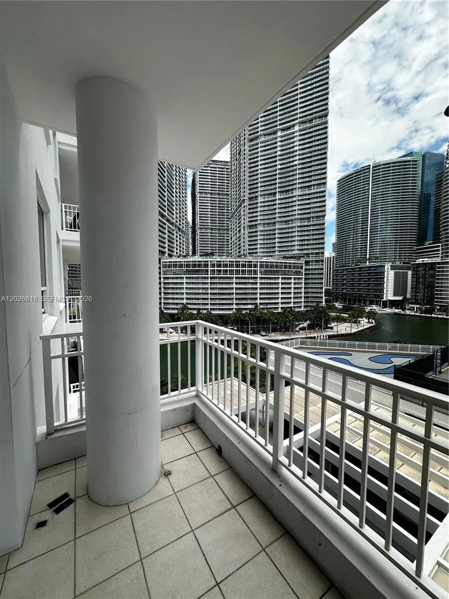 801 Brickell Key Blvd # 906, Miami, FL 33131