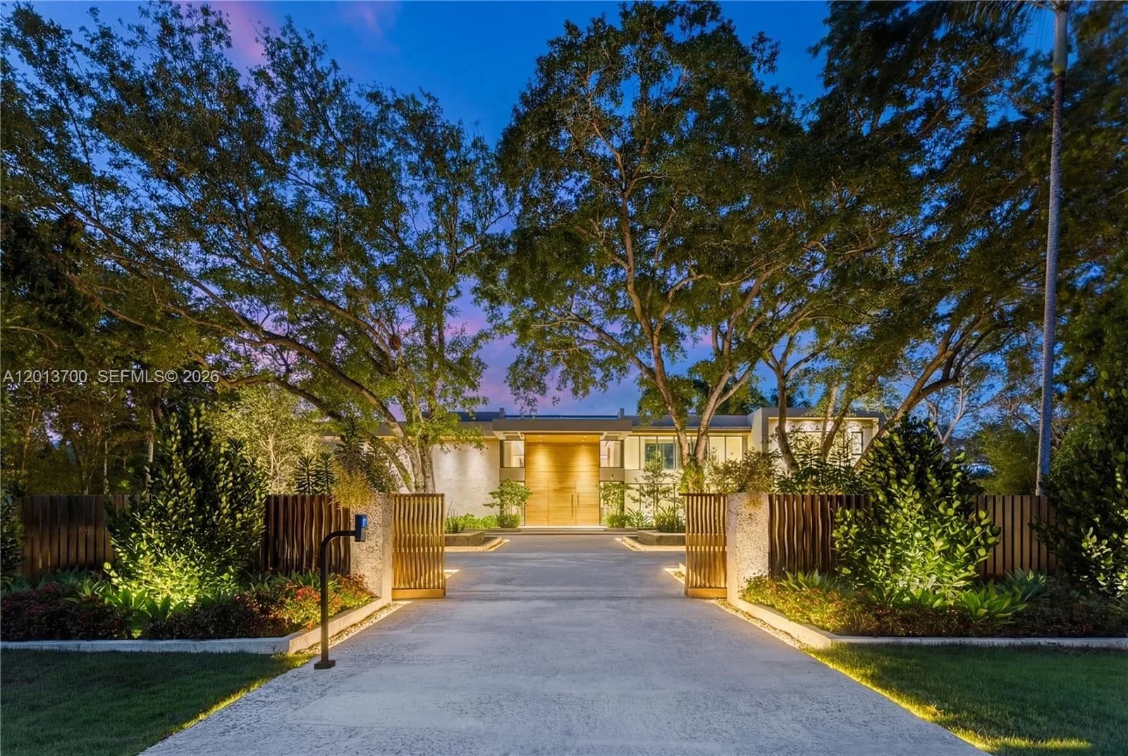 6701 SW 101st St, Pinecrest, FL 33156