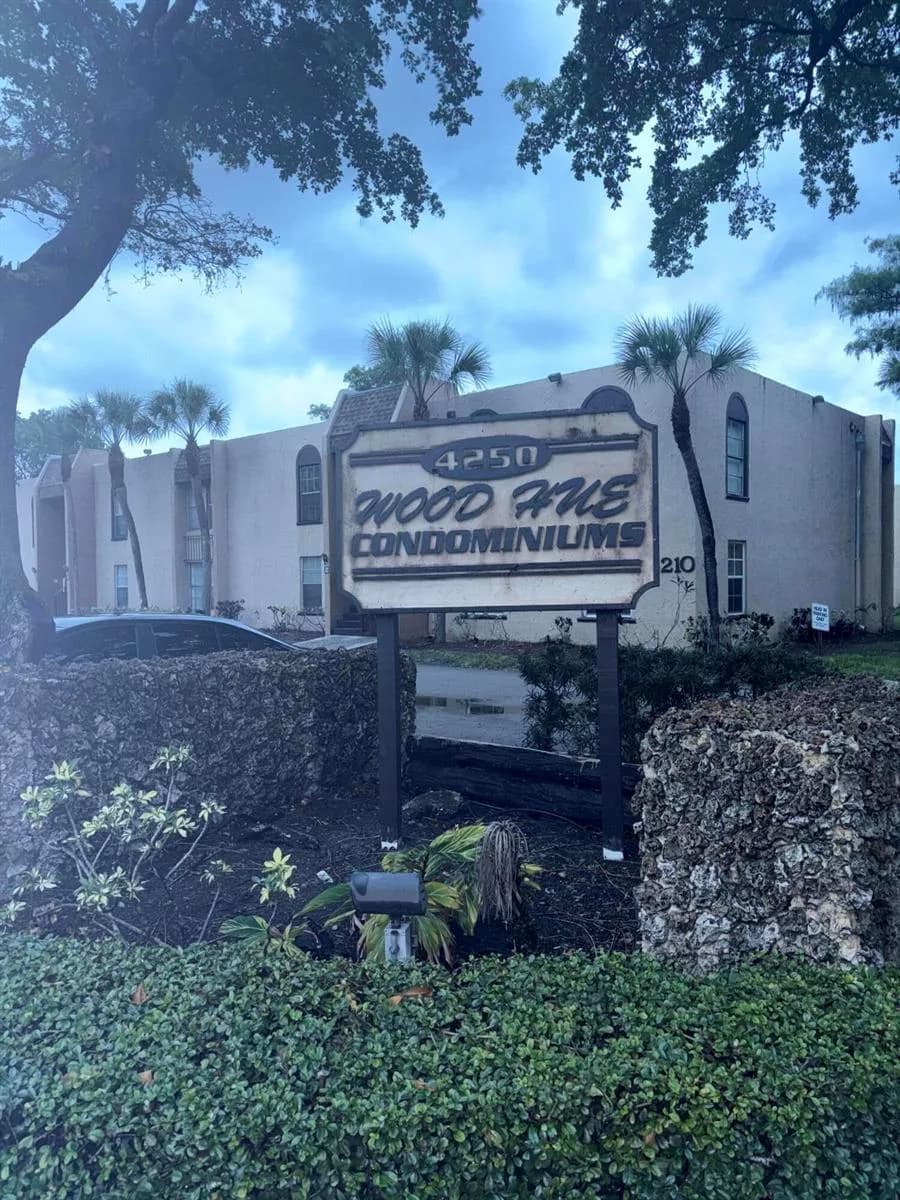 4210 NW 21st Street # 117, Lauderhill, FL 33313