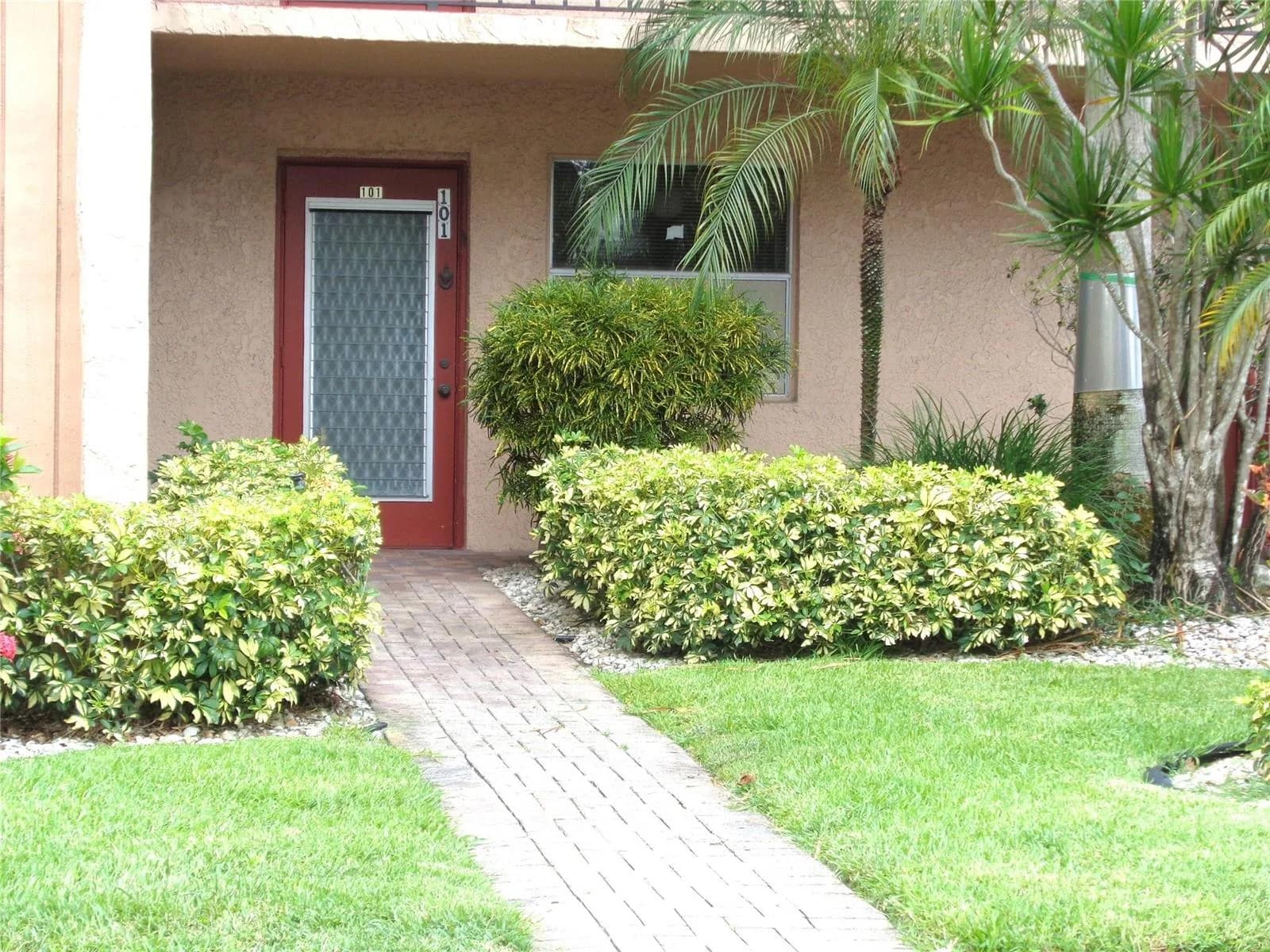 7320 Lake Circle Drive # 101, Margate, FL 33063