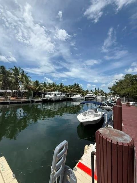 2430 NE 135th St # 102, North Miami, FL 33181