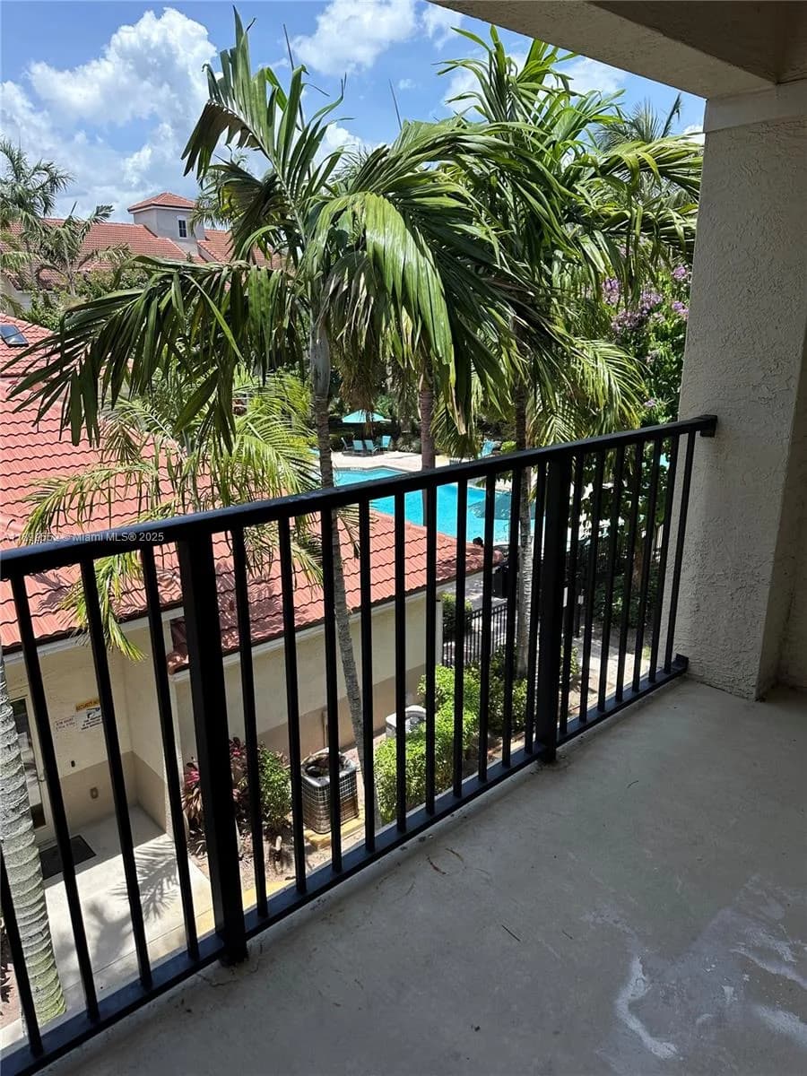 5840 W Sample Rd # 306, Coral Springs, FL 33067