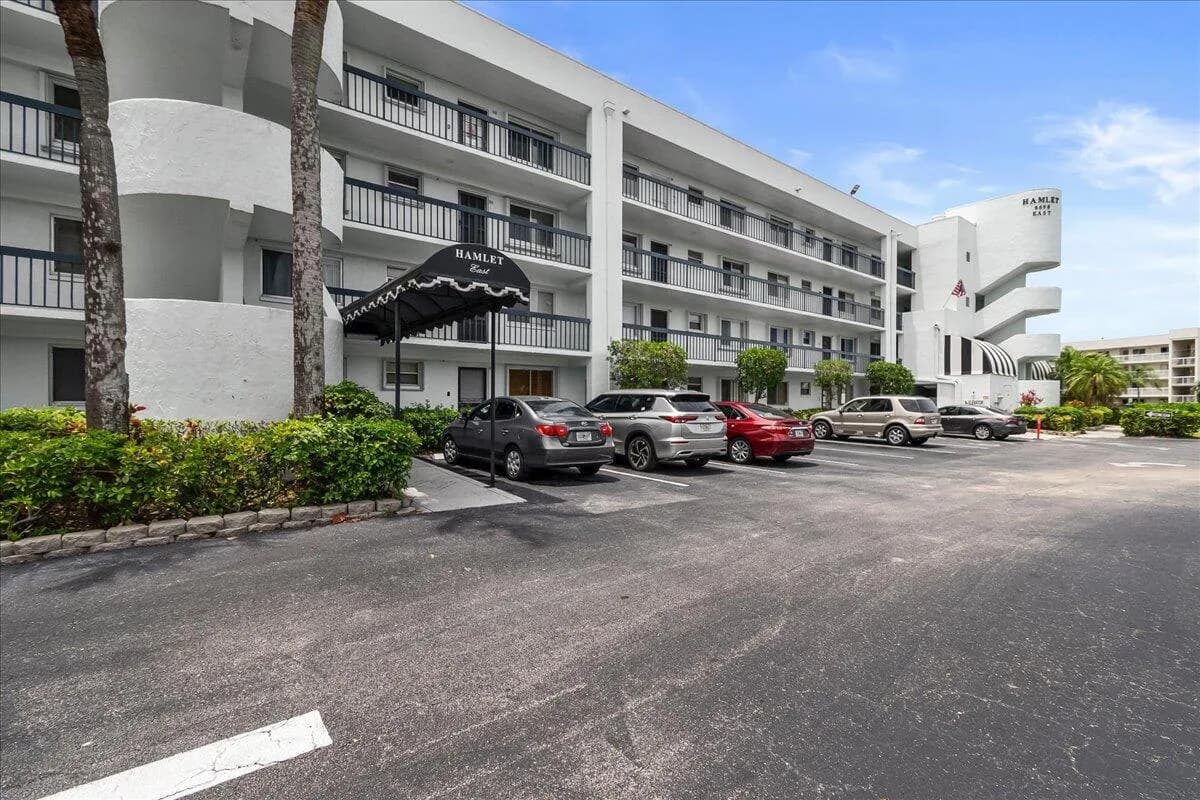 6698 10th Avenue N # 305, Lake Worth, FL 33461