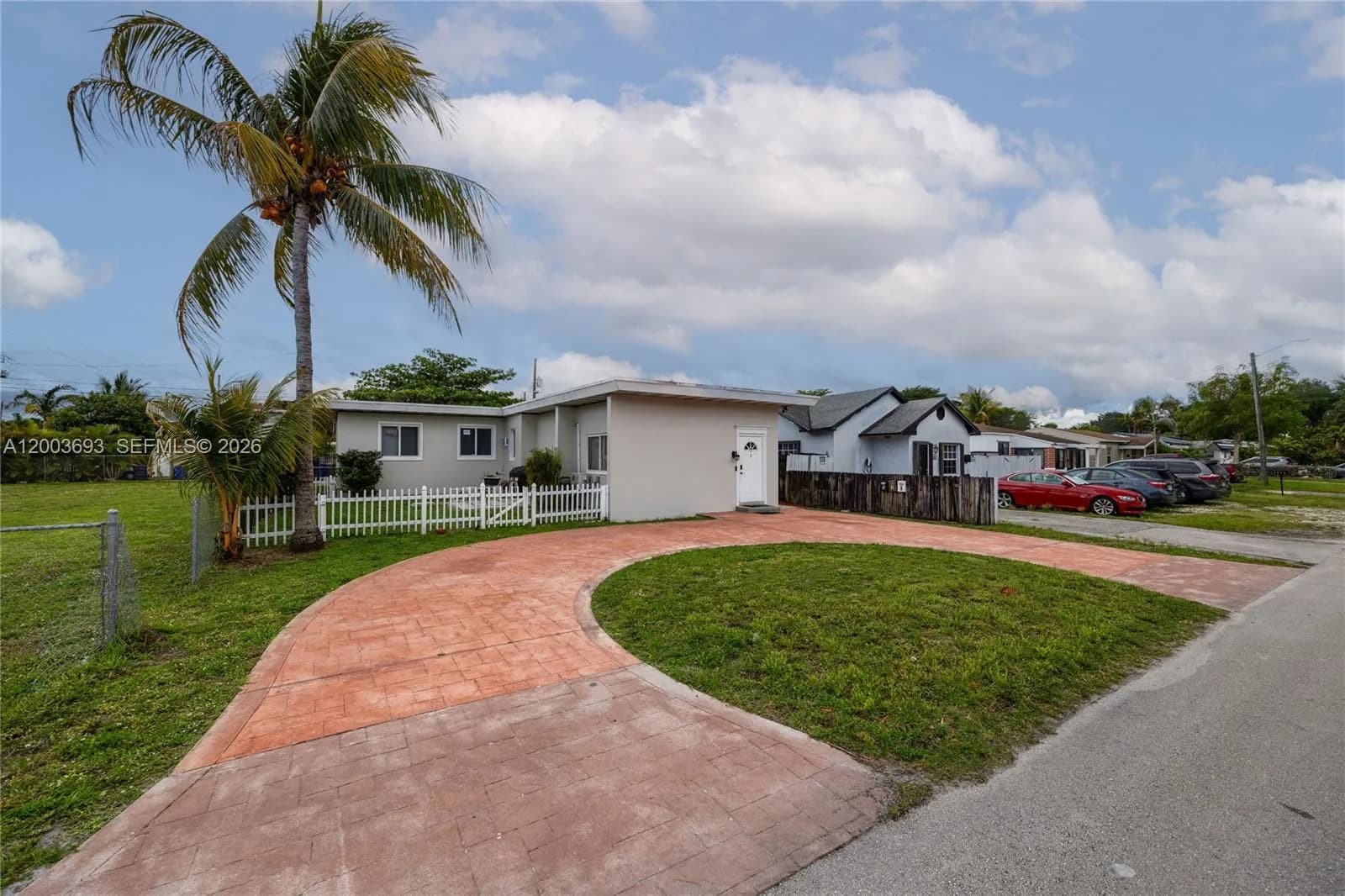 2204 Mckinley St, Hollywood, FL 33020