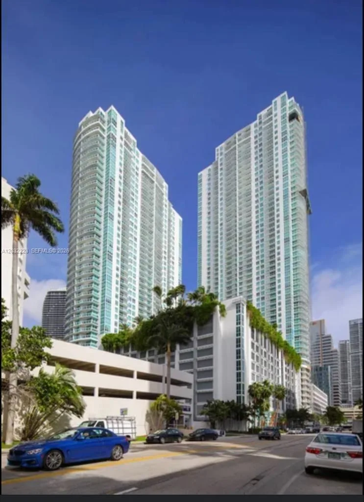 950 Brickell Bay Dr # 701, Miami, FL 33131