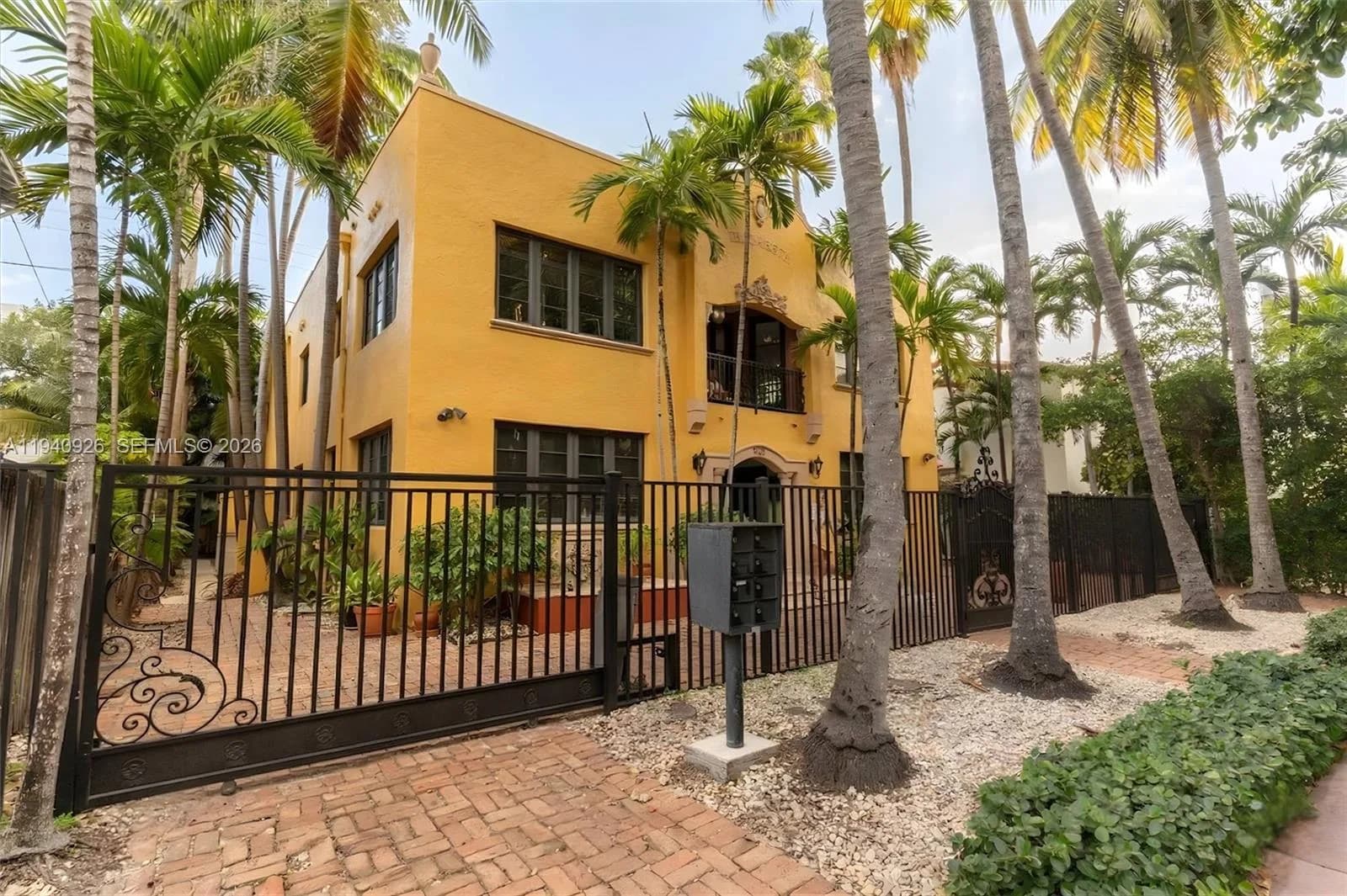 632 15th St, Miami Beach, FL 33139