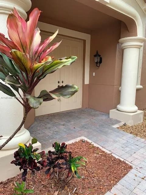 2800 Kinsington Cir, Weston, FL 33332