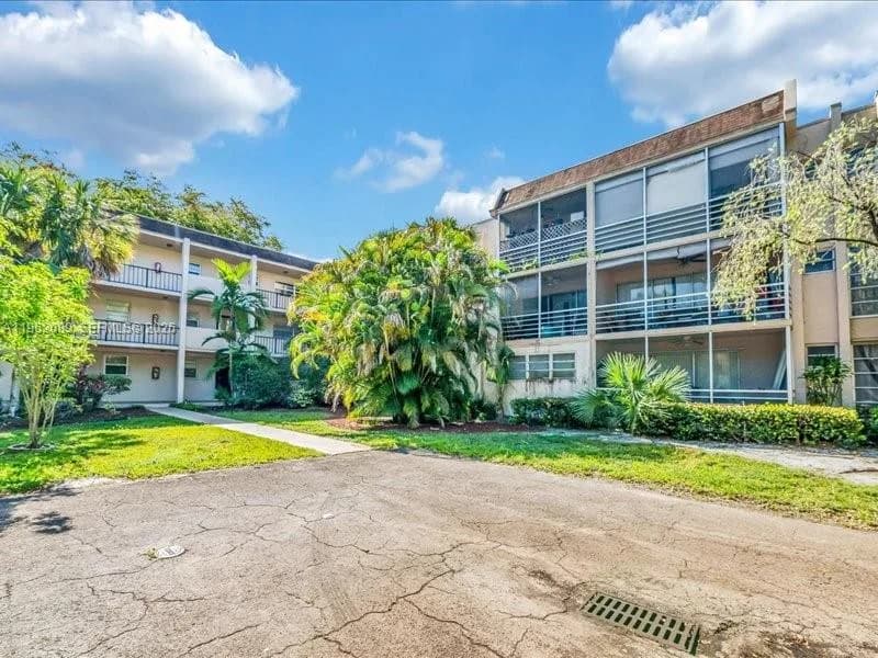 469 N Pine Island Rd # B305, Plantation, FL 33324