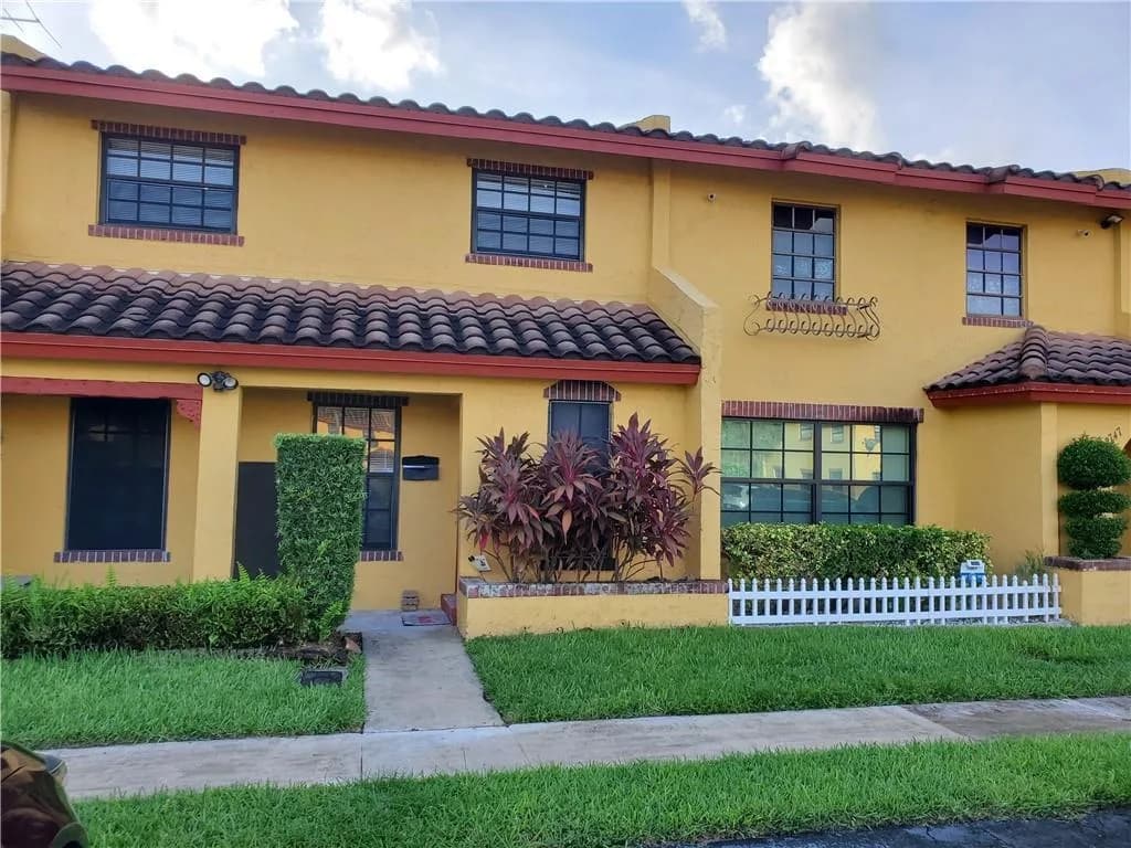 2743 NW 47th Terrace # 604, Lauderdale Lakes, FL 33313