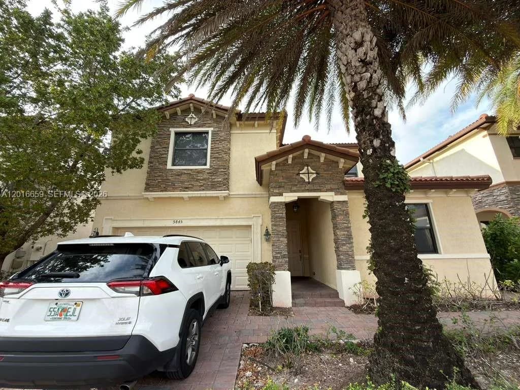 9845 NW 86th Ter, Doral, FL 33178