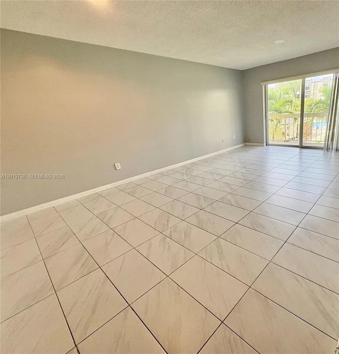 7815 N Camino Real # I-216, Miami, FL 33143