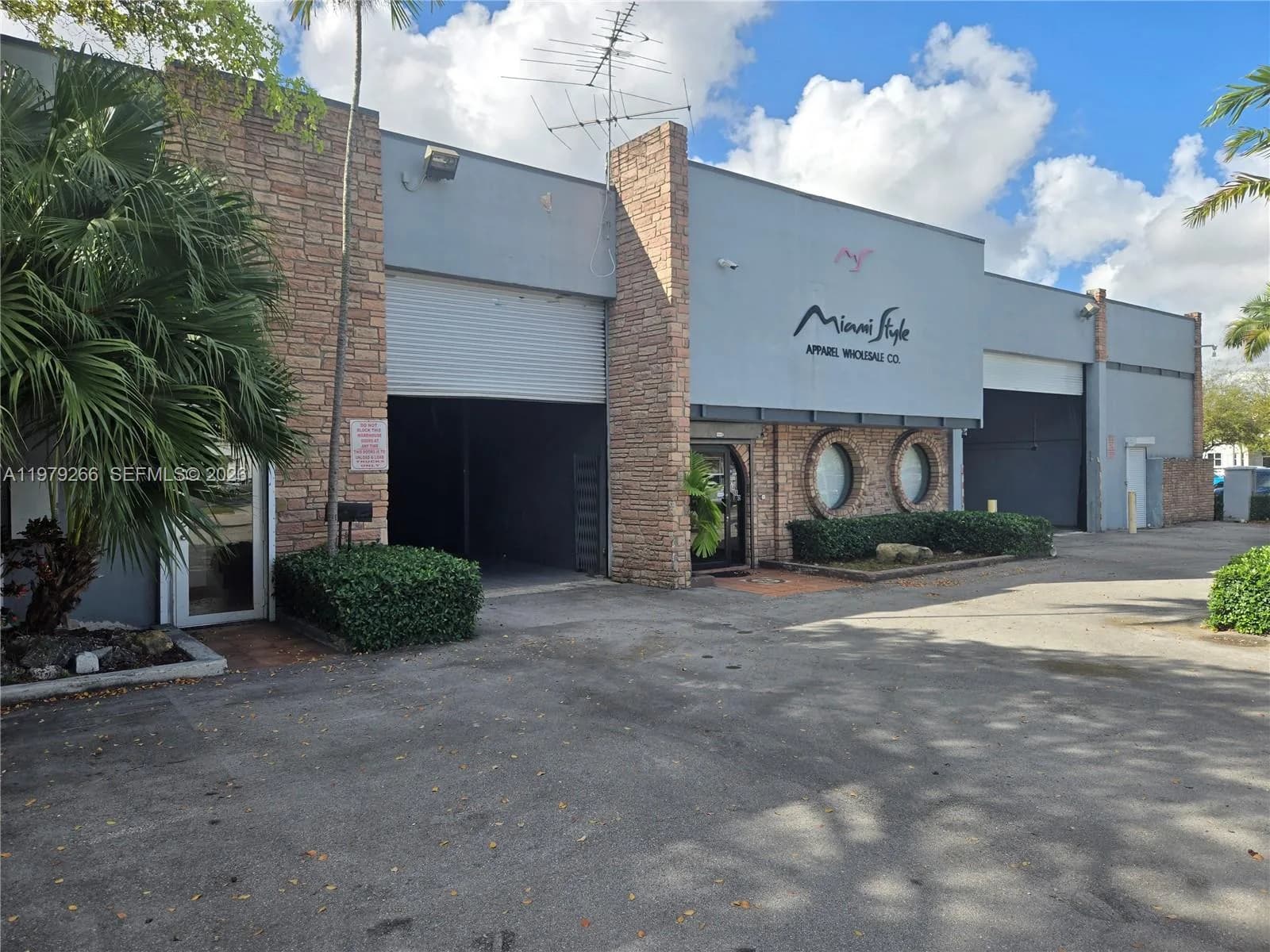 7480 NW 52nd St, Miami, FL 33166